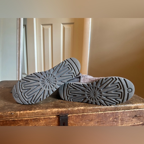 NEW🌟 HEIRLOOM LACE UP UGG BOOTS - Picture 6 of 9